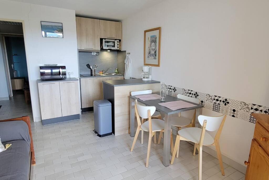 T2 Vue Mer Dans Residence Calme / T2 Sea View In A Quiet Residence Bandol Exterior photo