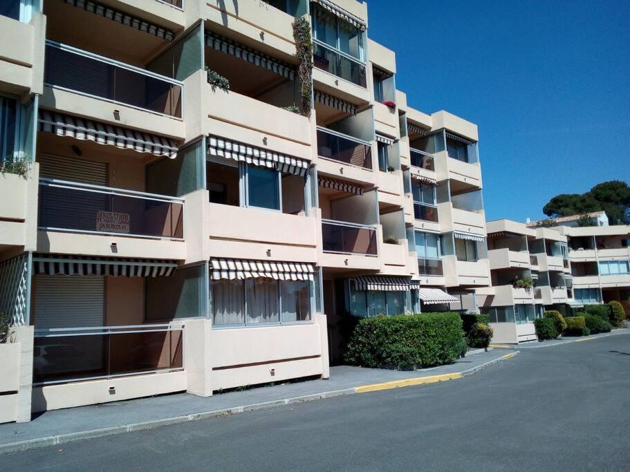 T2 Vue Mer Dans Residence Calme / T2 Sea View In A Quiet Residence Bandol Exterior photo