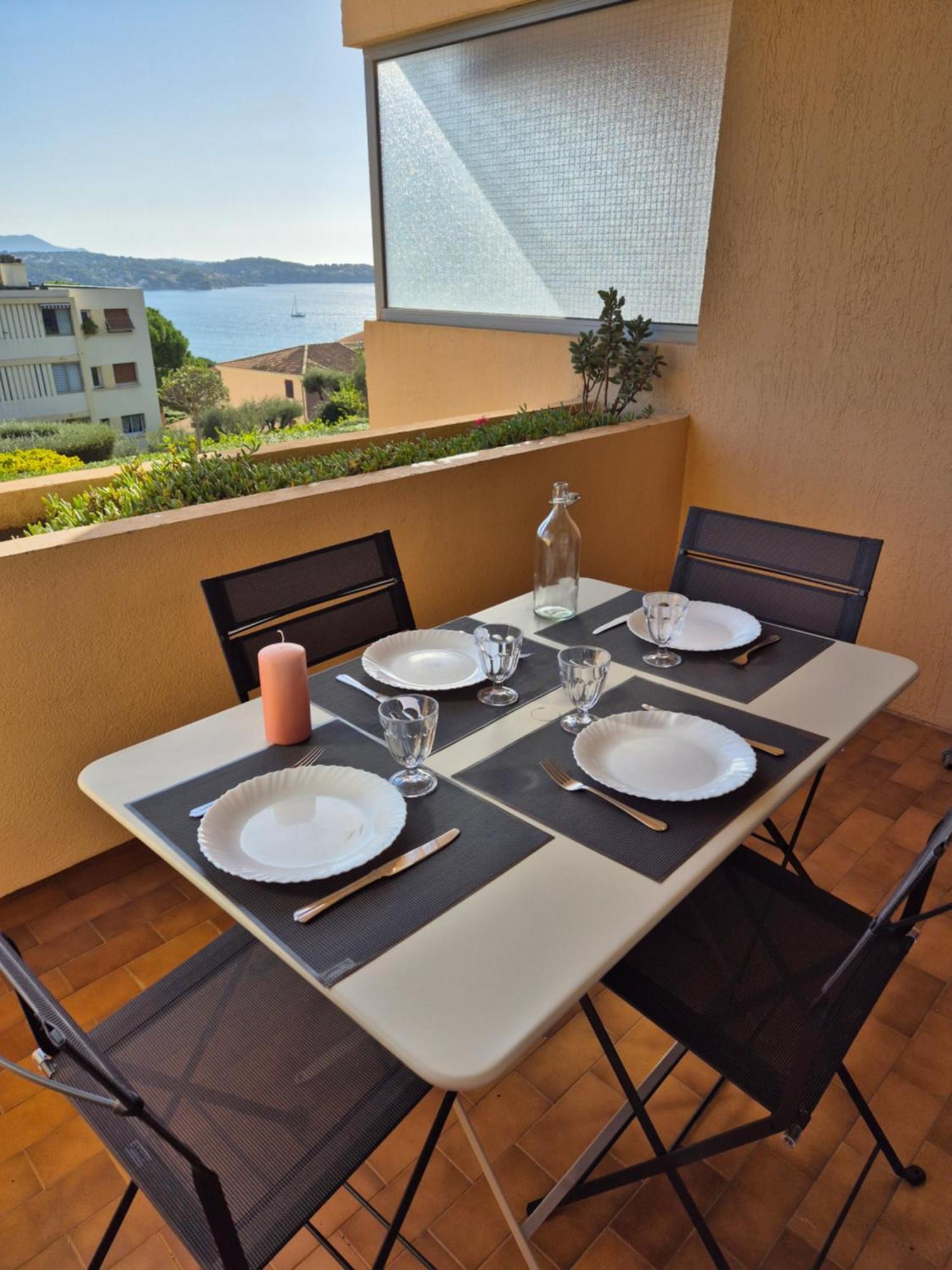T2 Vue Mer Dans Residence Calme / T2 Sea View In A Quiet Residence Bandol Exterior photo